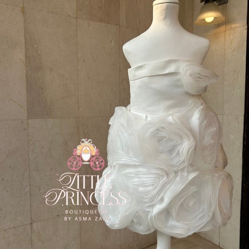 White roses bouquet dress فستان بوكية الورود الأبي...