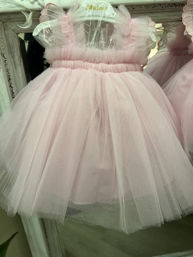 فستان الفراشات الوردي