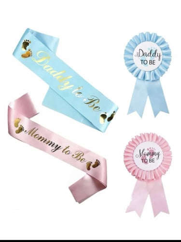 وشاح وبروش للام وللاب