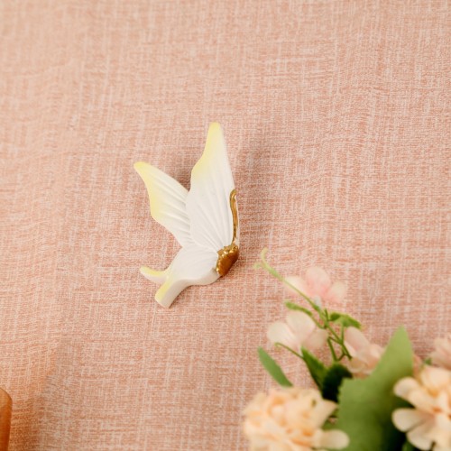 ديكور حائط شكل فراشة جانبية صغيرة لون أبيض وذهبي