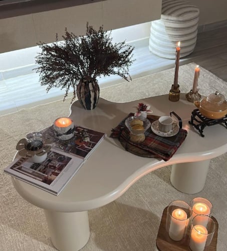 طاولة ضيافة خشب أبيض بتصميم مودرن