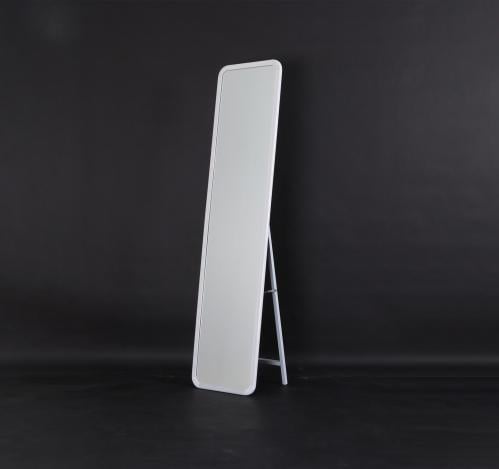 مرايا ستاند بإطار أبيض أنيق – إطلالة عصرية