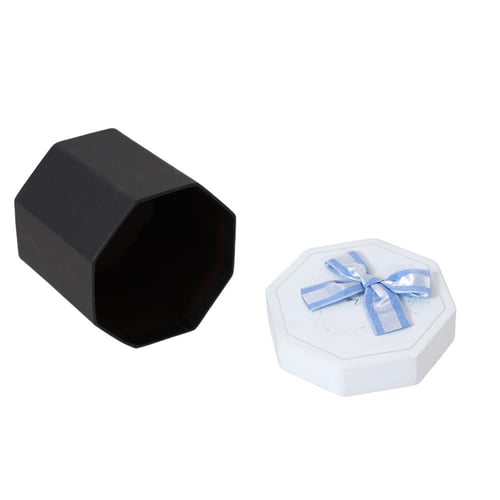 علبة هدايا بتصميم فيونكة باللون الاسود والابيض مقا...