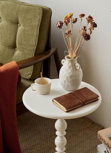 طاولة جانبية دائرية بتصميم مودرن لون ابيض