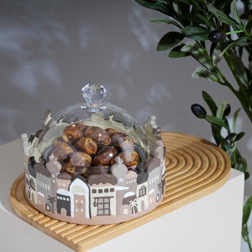 صحن تمرية بقاعدة مزخرفة وغطاء اكريليك شفاف