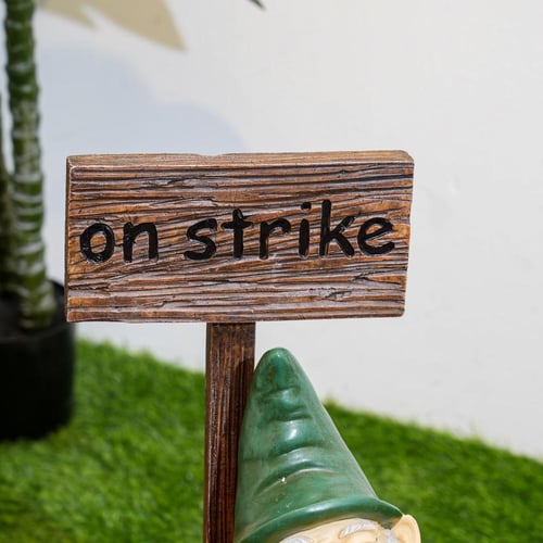 نافورة علي شكل كرتوني و قاعدة من الصخور مقاس 66x36...