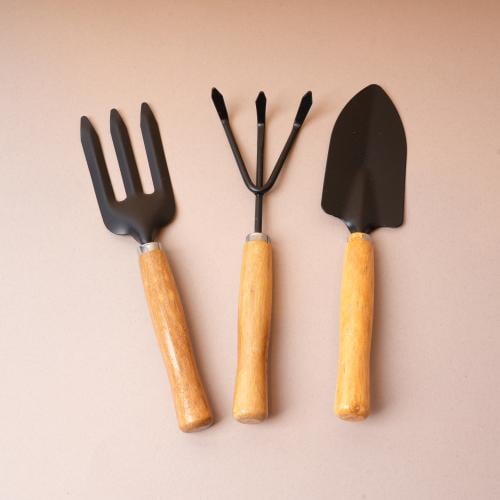 مجموعة ادوات الحديقة بتصميم مميز لون اسود و بيج -...