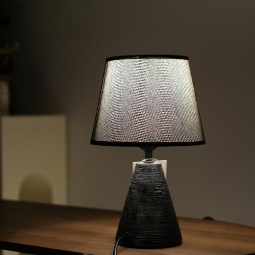 أباجورة طاولة سيراميك بتصميم مخروطي لون اسود - مقا...