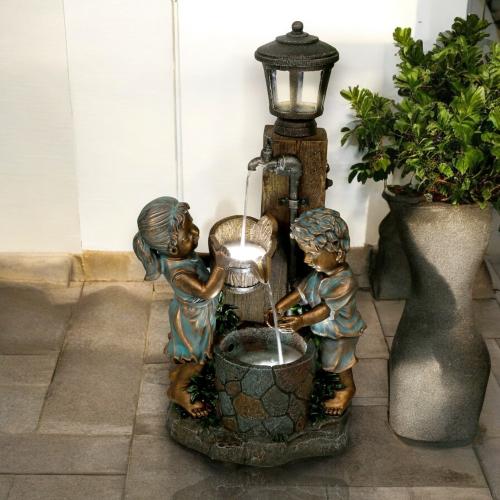 نافورة مياه مضيئة علي شكل منزل وصنبور مزين بالاطفا...