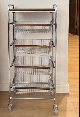 عربة تخزين متعددة الاستخدامات اربعه سلال معدنية