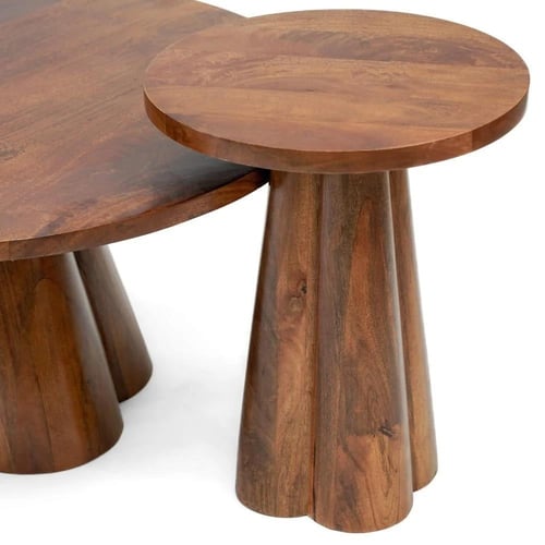 طقم طاولات مصنوع من الخشب بتصميم مميز باللون البنى