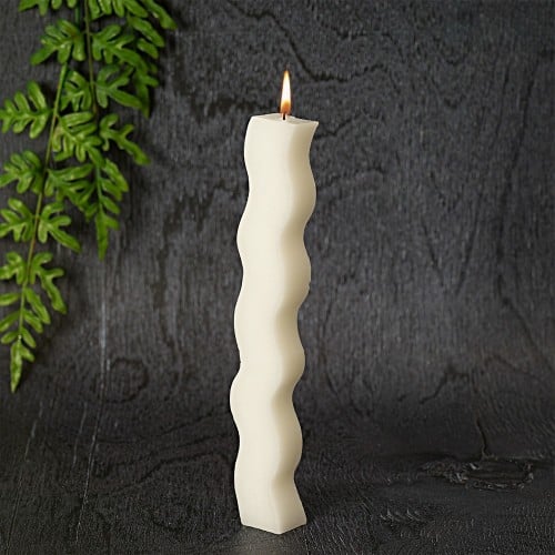 شمعة بتصميم حلزوني رائع باللون الابيض مقاس 20 سم