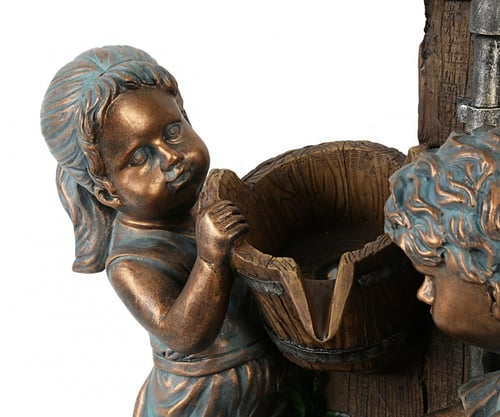 نافورة مياه مضيئة علي شكل منزل وصنبور مزين بالاطفا...