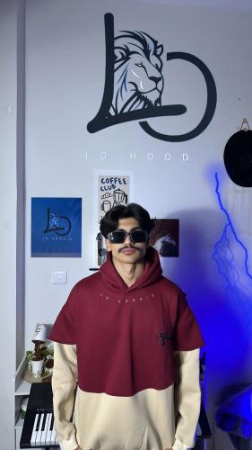 مناسب للجنسين Red and beige hoodies