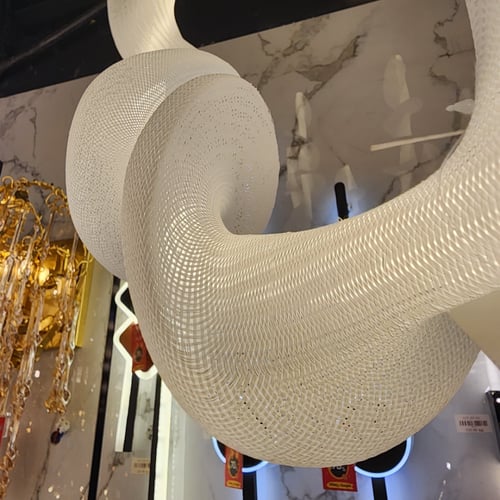 نجف مودرن اسود بتلات الورد دورا