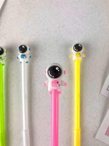 أقلام رائد فضاء