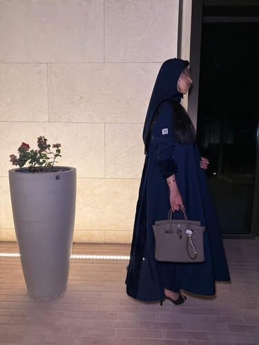 عباية مناير كحلي