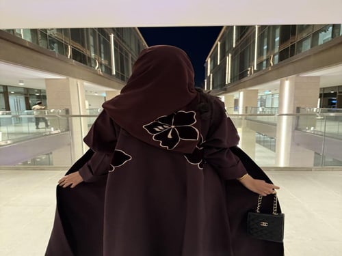 عباية امل عنابي