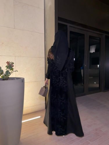 عباية مناير اسود