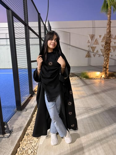 عباية لميس اسود