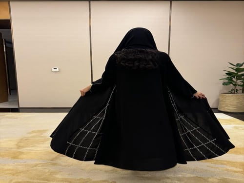 عباية لين تحديد ابيض