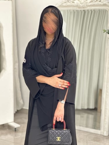 عباية قمرا اسود