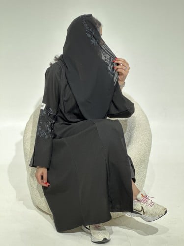 عباية قمرا اسود