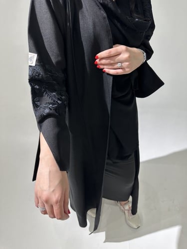 عباية قمرا اسود