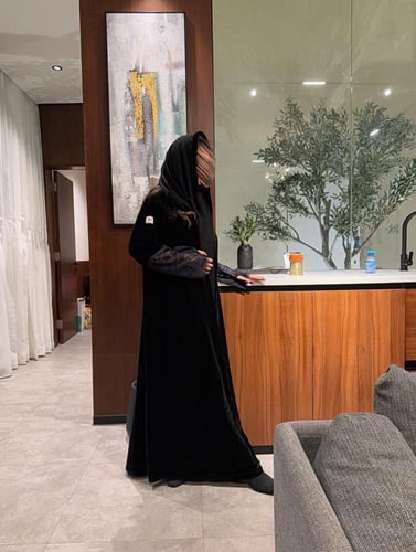 عباية نجلاء اسود