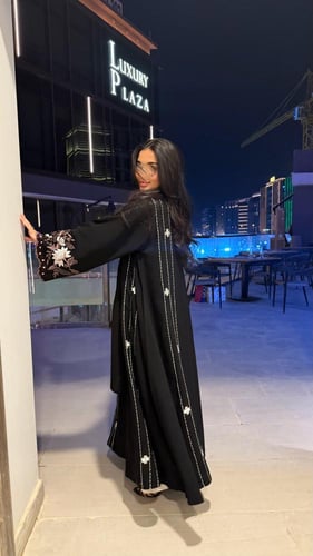 عباية شادر تطريز ملون