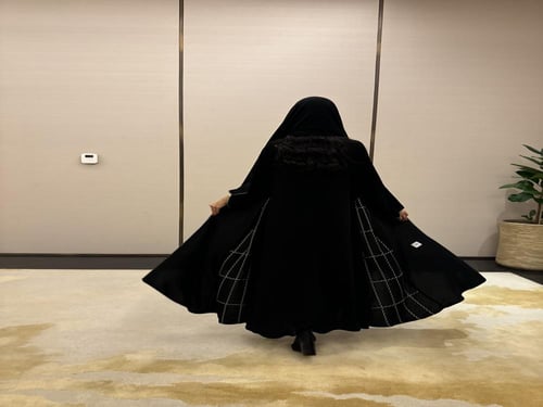 عباية لين تحديد ابيض