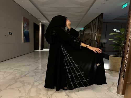 عباية لين تحديد ابيض