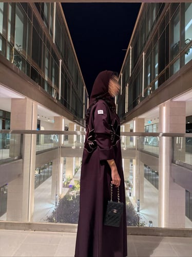 عباية امل عنابي