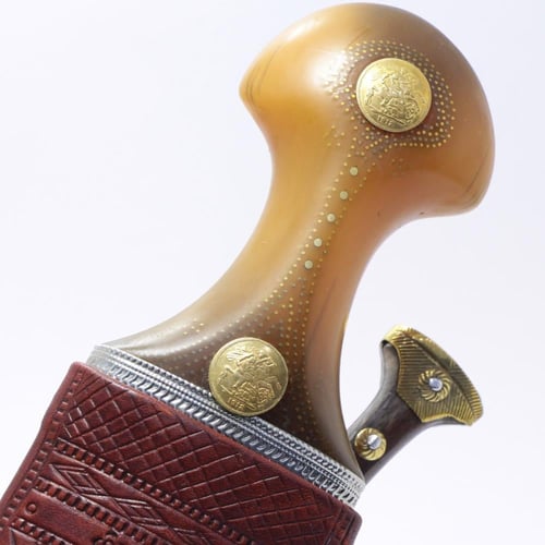 جنبية نجراني حك زراف مكعب مقاس كبير