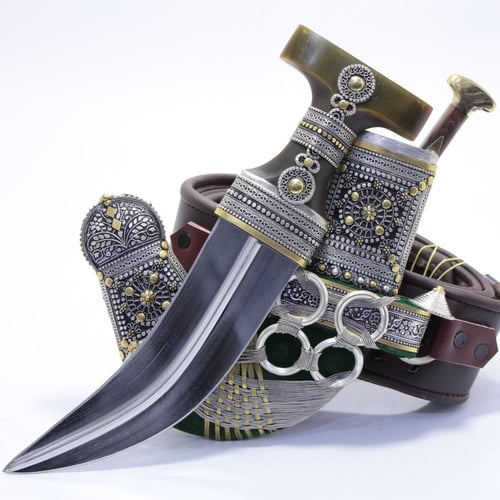 خنجر مقاس5 صب معدن مطلي فضة الراس قرن طبيعي