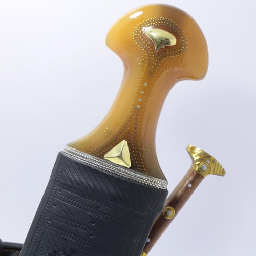 جنبية نجراني حك زراف مكعب مقاس كبير