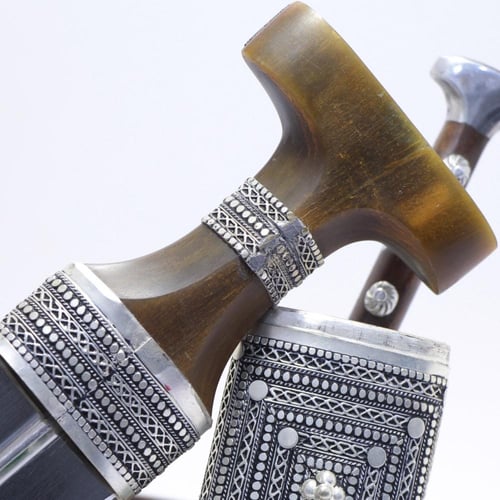 خنجر الراس قرن طبيعي سيال قصة عماني مقاس 5معدن مطل...