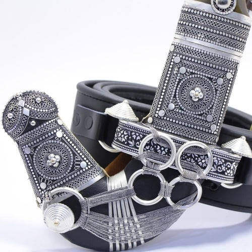 خنجر مقاس5 صب معدن مطلي فضة الراس قرن طبيعي