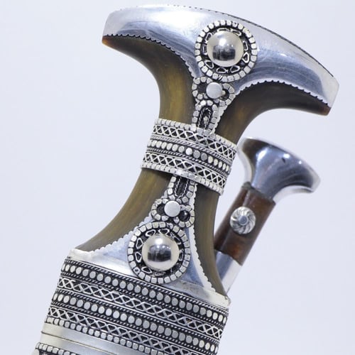 خنجر الراس قرن طبيعي سيال قصة عماني مقاس 5معدن مطل...