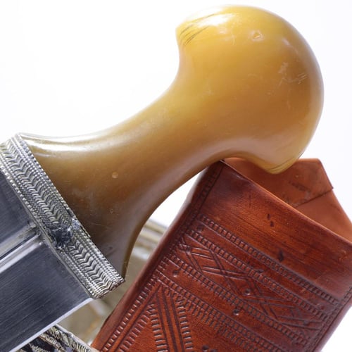 جنبية نجراني حك زراف مكعب مقاس كبير