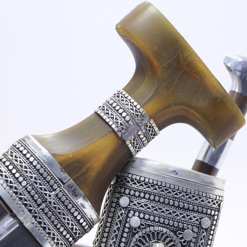 خنجر الراس قرن طبيعي سيال قصة عماني مقاس 5معدن مطل...