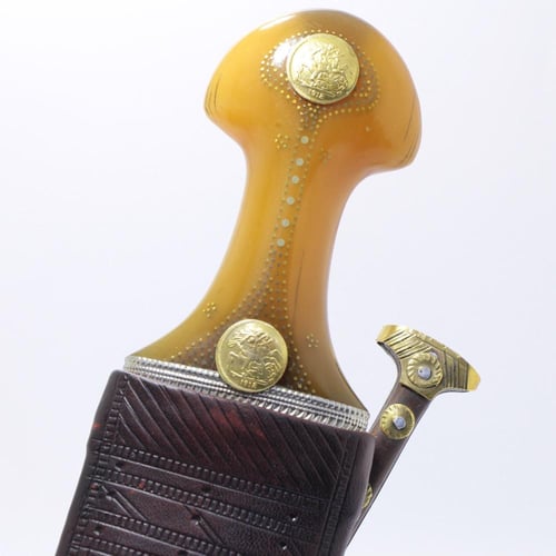 جنبية نجراني حك زراف مكعب مقاس كبير