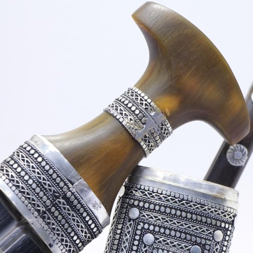 خنجر الراس قرن طبيعي سيال قصة عماني مقاس 5معدن مطل...
