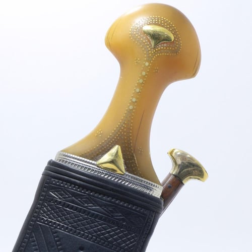 جنبية نجراني حك زراف مكعب مقاس كبير