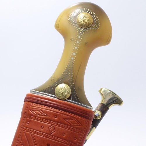 جنبية نجراني حك زراف مكعب مقاس كبير