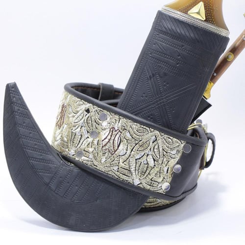 جنبية نجراني حك زراف مكعب مقاس كبير