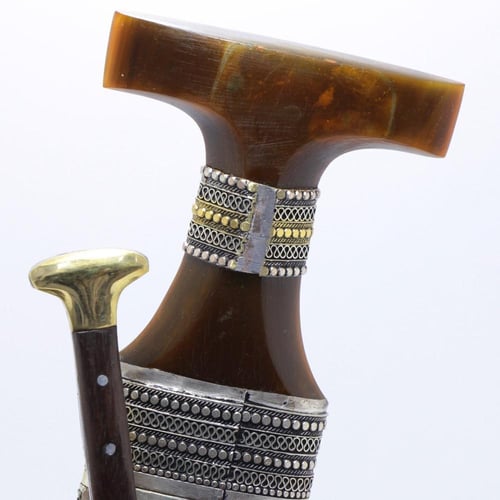 خنجر مقاس5 صب معدن مرشوش فضة الراس قرن طبيعي