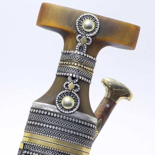 خنجر مقاس5 صب معدن مرشوش فضة الراس قرن طبيعي