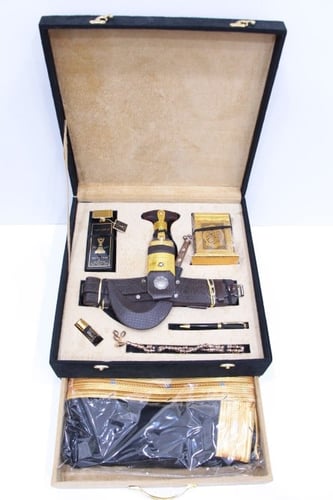 بوكسات ملكية اهداء فاخر جنبية وبشت