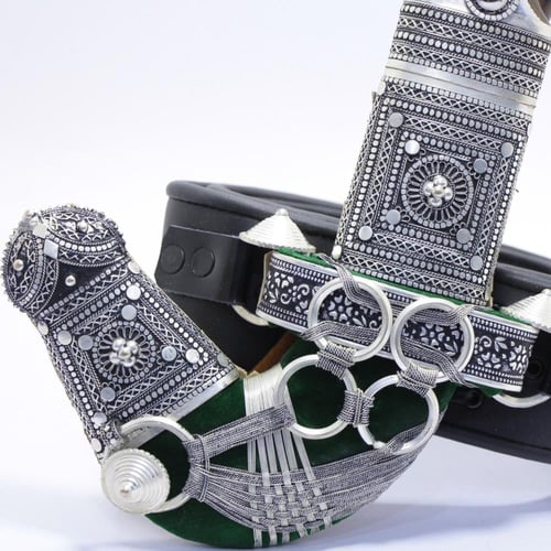 خنجر الراس قرن طبيعي سيال قصة عماني مقاس 5معدن مطل...